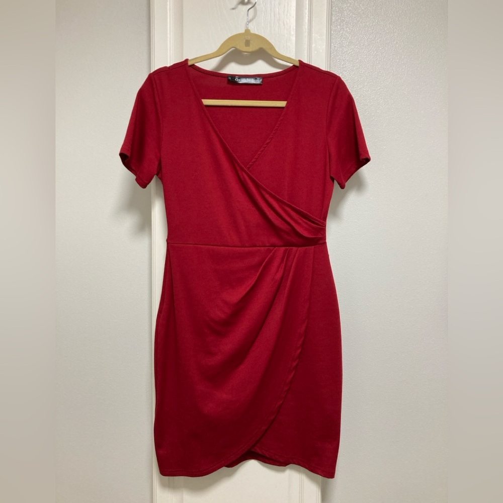 Women’s Short-Sleeved Faux Wrap Dress. Red. Size M.